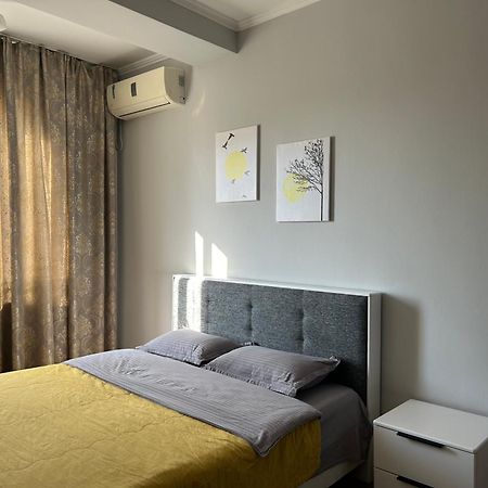 Aura On Turusbekova Street 124 Apartment Bishkek Exterior photo